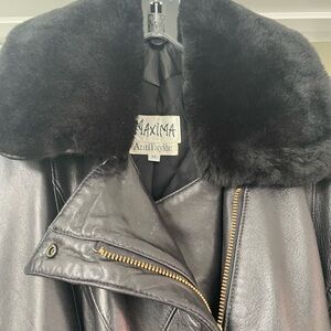 Ann Taylor Maxima blk thick quality leather. Removable collar, neck-hem 26-1/2"